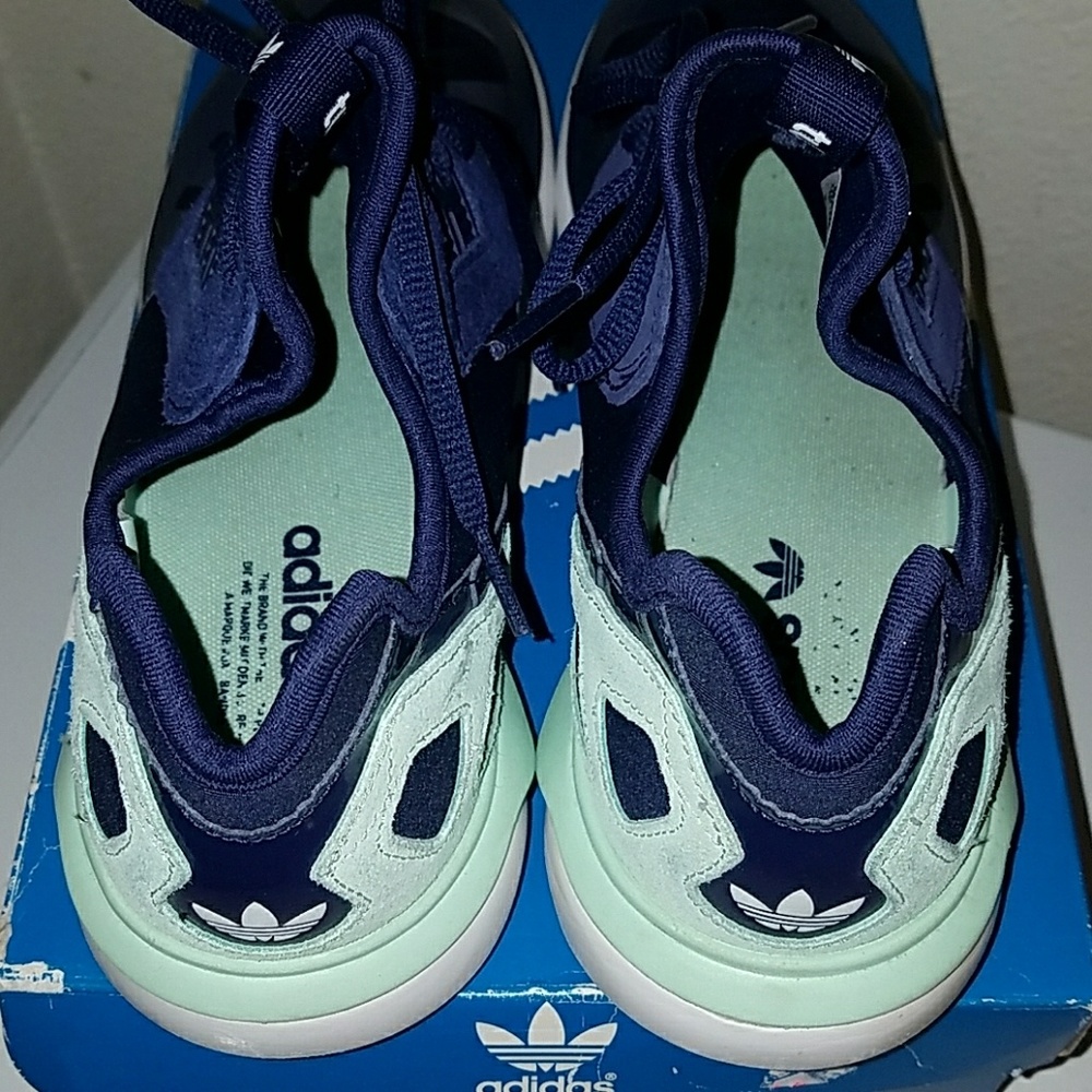 ADIDAS - Picture 3 of 4